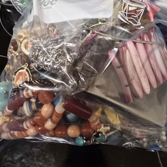 5lbs colorful unsorted jewelry - Picture 4 of 10
